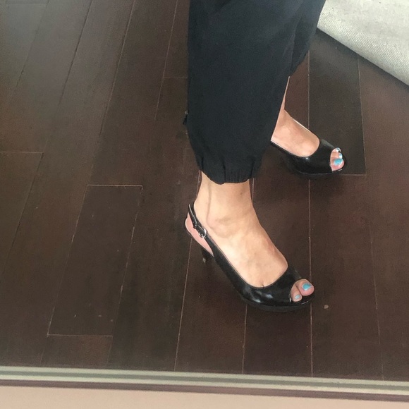 Nine West size 7.5 black patent leather sling backs - Picture 3 of 12